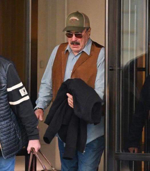 The latest pictures of Tom Selleck confirms what many of us suspected… Check the comments ❤️