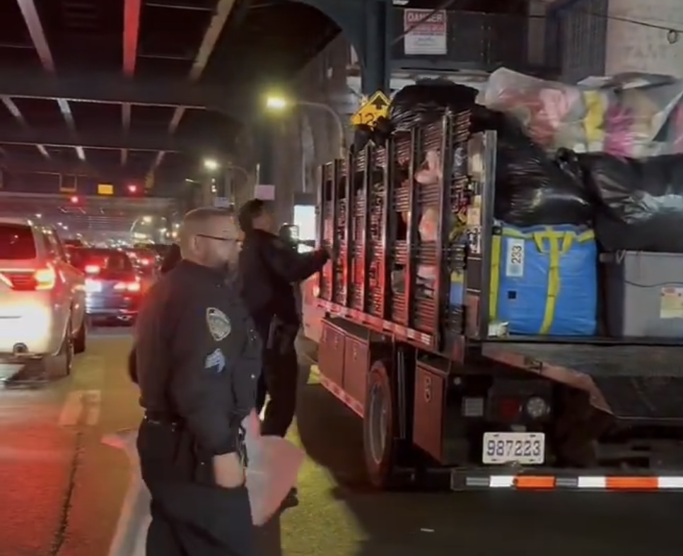 NYPD removing illegal migrant vendors from Roosevelt Avenue, Queens New York